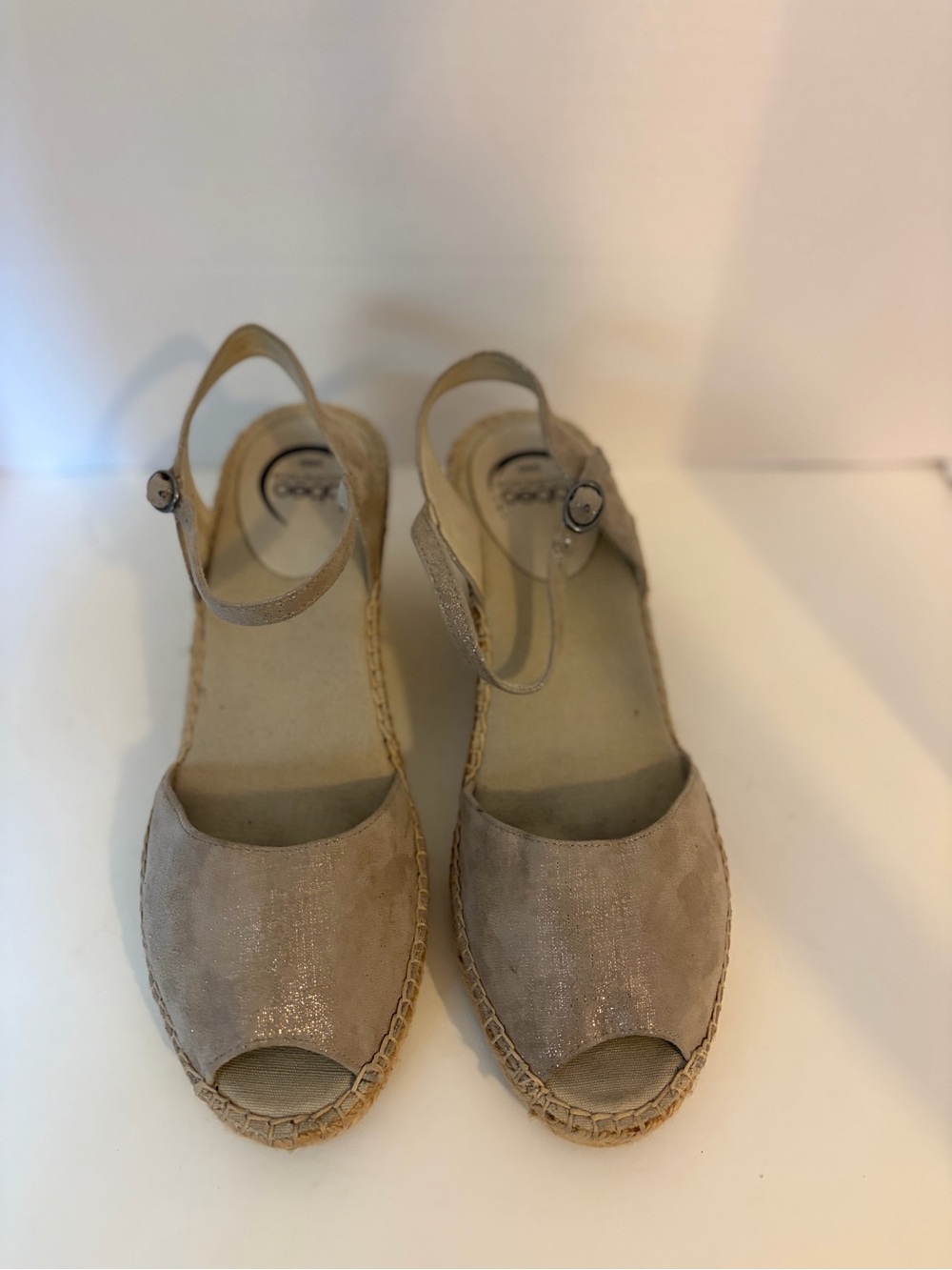 Abeo Dahlia Leather Metallic Beige Peep-Toe Espadrille Wedges Size 9